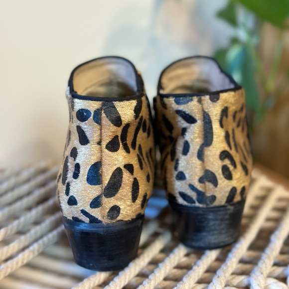 Leopard print pony hair booties - Picture 4 of 8
